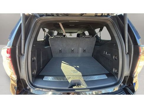 Used 2024 Chevrolet Suburban Premier image 32