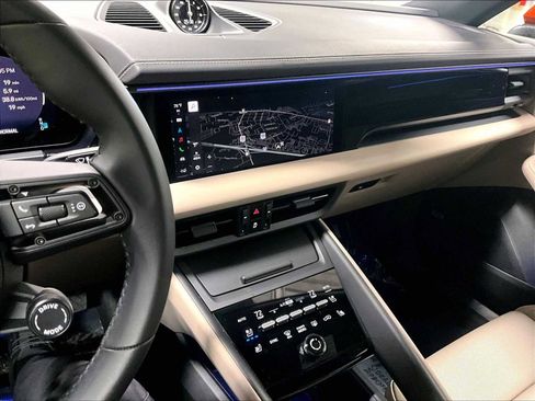 Used 2025 Porsche Macan Electric image 19