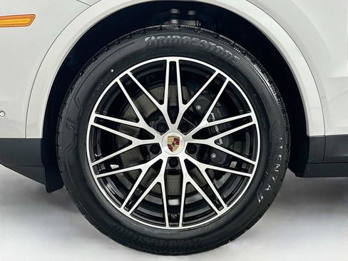 New 2025 Porsche Cayenne Coupe image 31