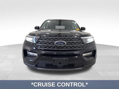 Used 2022 Ford Explorer XLT w/ XLT Sport Appearance Package AWD/4WD image 3
