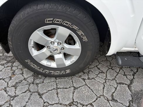 Used 2010 Nissan Frontier SE RWD image 17