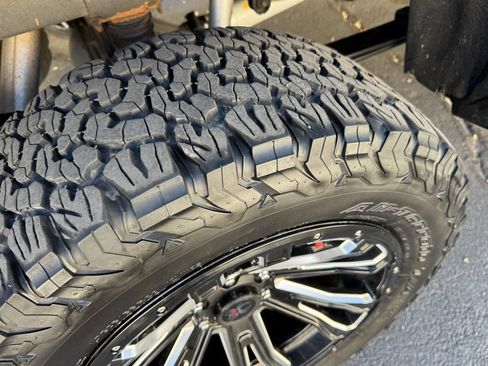 Used 2023 GMC Sierra 1500 AT4 w/ AT4 Premium Package AWD/4WD image 13