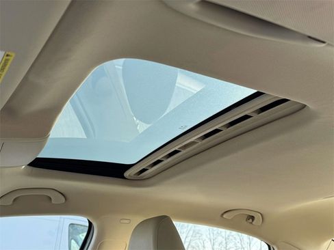 Used 2019 Volkswagen Passat 2.0T SE R-Line image 4