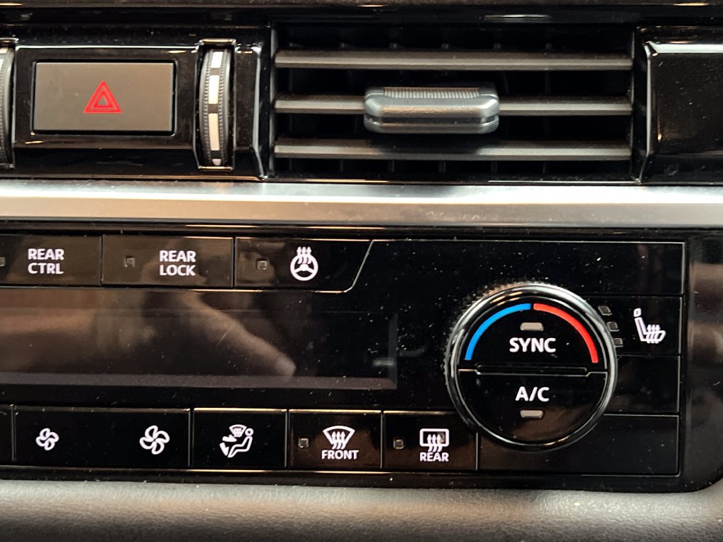 Used 2025 Nissan Pathfinder SL AWD/4WD image 58