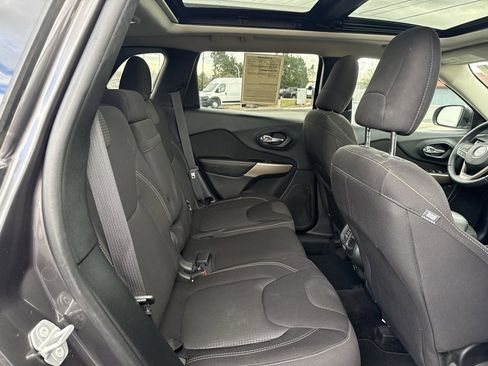 Used 2017 Jeep Cherokee Latitude w/ Safety/Convenience Group image 35