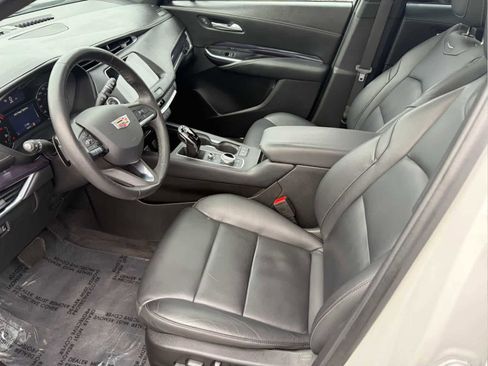 Used 2023 Cadillac XT4 Luxury w/ Cold Weather Package image 6