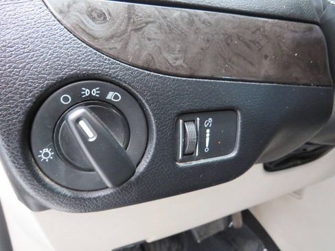 Used 2019 Dodge Grand Caravan SE image 23