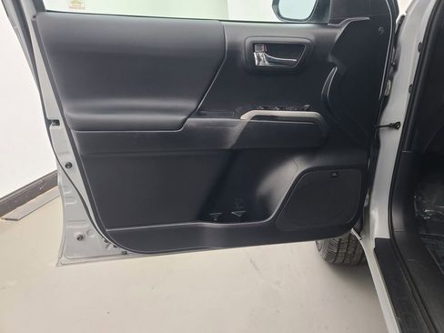 Used 2020 Toyota Tacoma TRD Sport image 25
