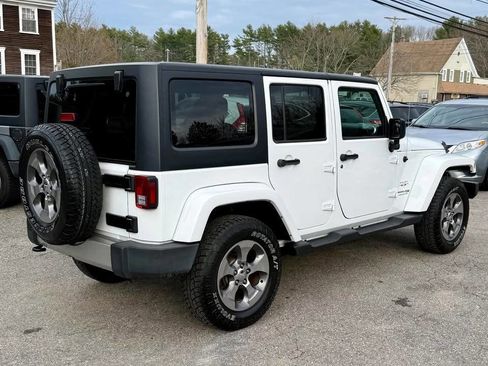 Used 2018 Jeep Wrangler Unlimited Sahara image 3