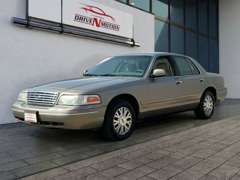 Used 2003 Ford Crown Victoria LX image 7