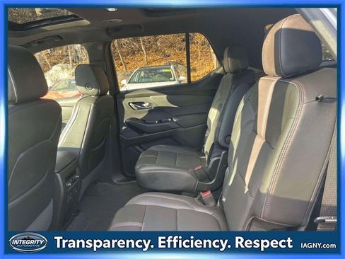 Used 2023 Chevrolet Traverse RS image 12