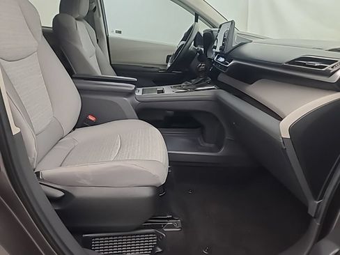 Used 2024 Toyota Sienna LE AWD/4WD image 16