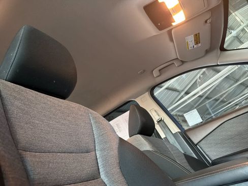 Used 2022 Nissan Rogue SV FWD image 17