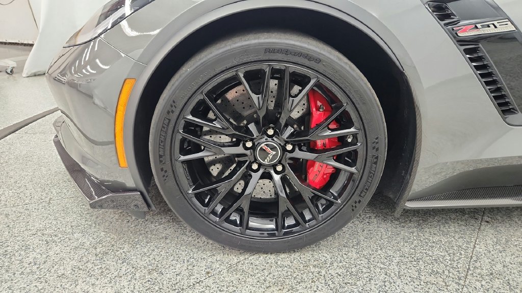 Used 2015 Chevrolet Corvette Z06 w/ 3LZ Preferred Equipment Group RWD image 14