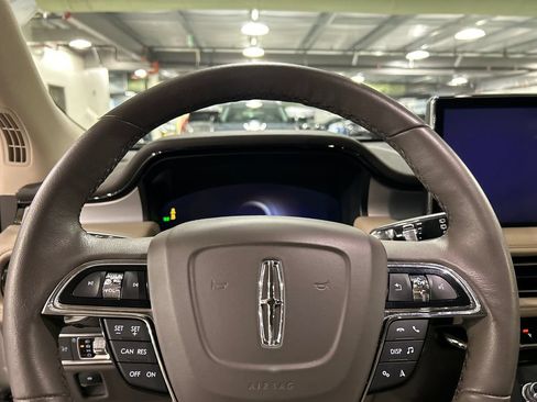 Used 2023 Lincoln Nautilus AWD w/ Premium Package image 12