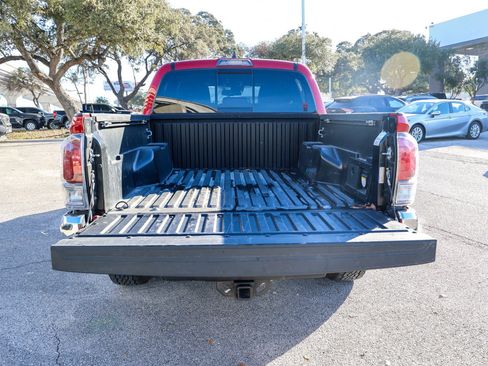 Used 2021 Toyota Tacoma TRD Off-Road image 10