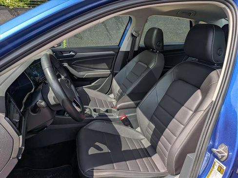 Certified 2024 Volkswagen Jetta SE w/ Panoramic Sunroof Package FWD image 23