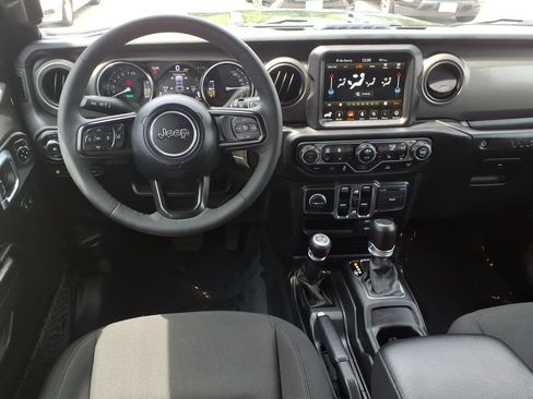 Used 2023 Jeep Wrangler Unlimited w/ Sun & Screen Package AWD/4WD image 10