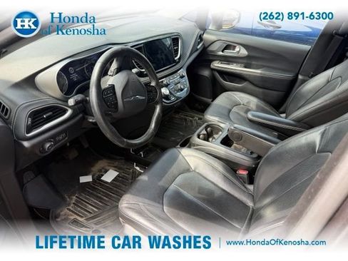 Used 2021 Chrysler Pacifica Touring-L w/ S Appearance Package FWD image 4
