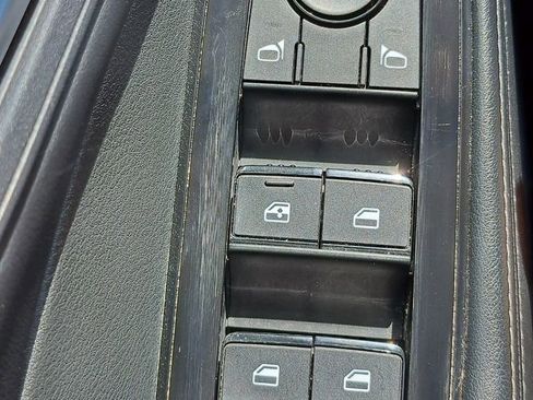 Used 2025 Nissan Rogue SV image 14