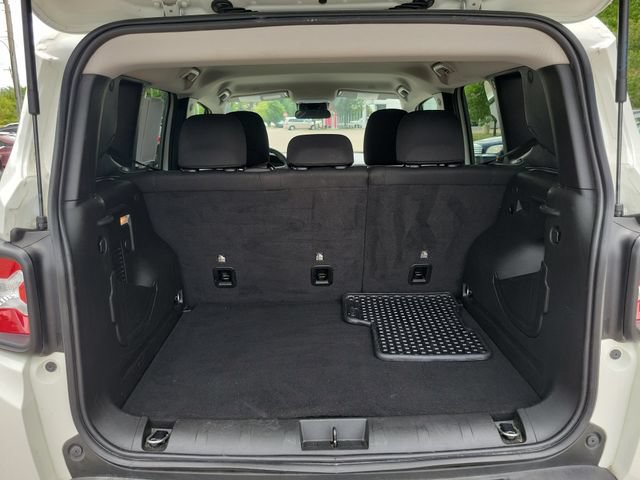 Used 2023 Jeep Renegade Latitude AWD/4WD image 28