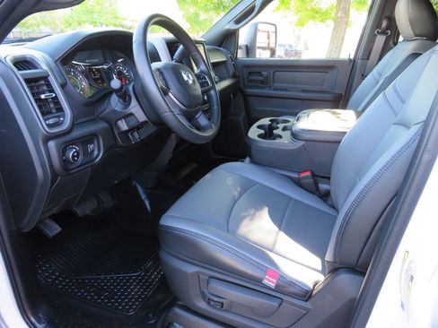 New 2024 RAM 3500 Tradesman w/ Chrome Appearance Group image 27