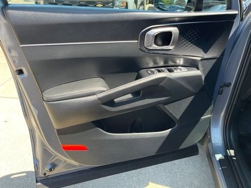 Used 2025 Kia Sorento EX w/ Panoramic Sunroof Package FWD image 23