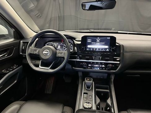 Used 2025 Nissan Pathfinder SL AWD/4WD image 19