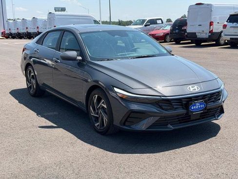 Used 2024 Hyundai Elantra SEL w/ Convenience Package FWD image 3