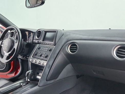 Used 2009 Nissan GT-R Premium image 30