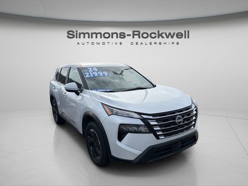 Used 2024 Nissan Rogue SV image 55