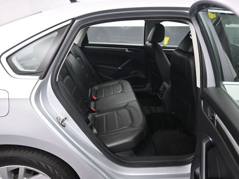 Used 2018 Volkswagen Passat 2.0T SE FWD image 36