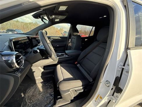 New 2025 Chevrolet Equinox LT w/ Safety and Technology Package image 19