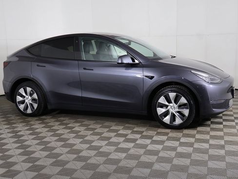 Used 2021 Tesla Model Y Long Range image 15