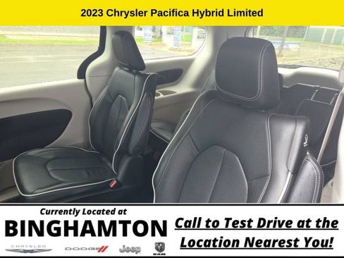 Used 2023 Chrysler Pacifica Limited FWD image 12