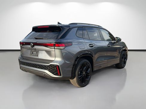 New 2026 Volkswagen Tiguan SE R-Line FWD image 3