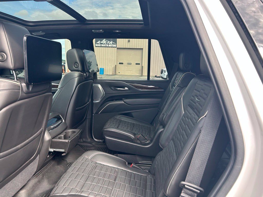 Used 2021 Cadillac Escalade Sport Platinum w/ LPO, ONYX Package AWD/4WD image 5