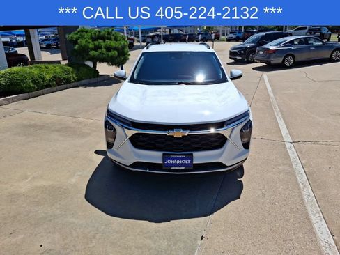 Used 2024 Chevrolet Trax LT w/ Driver Confidence Package FWD image 5