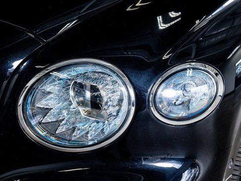 Used 2021 Bentley Flying Spur W12 image 12