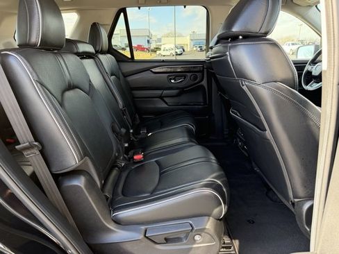 Used 2023 Honda Pilot Elite image 12
