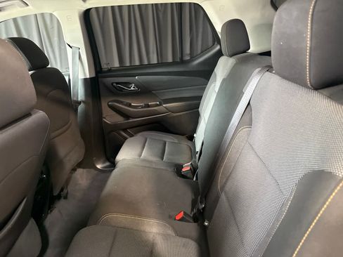 Used 2021 Chevrolet Traverse LS FWD image 17