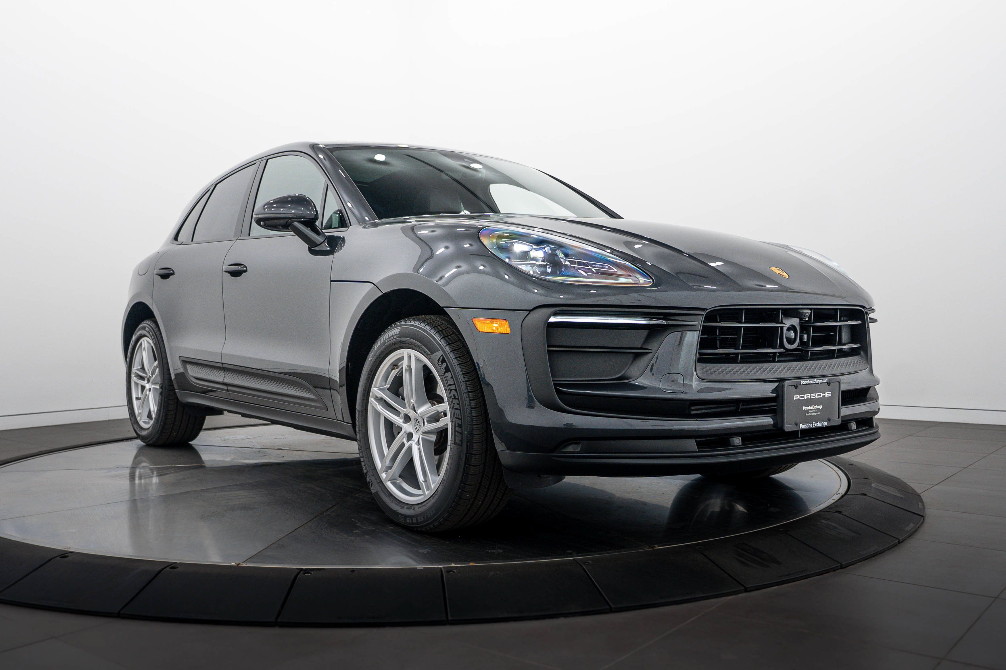 Certified 2026 Porsche Macan AWD/4WD image 9