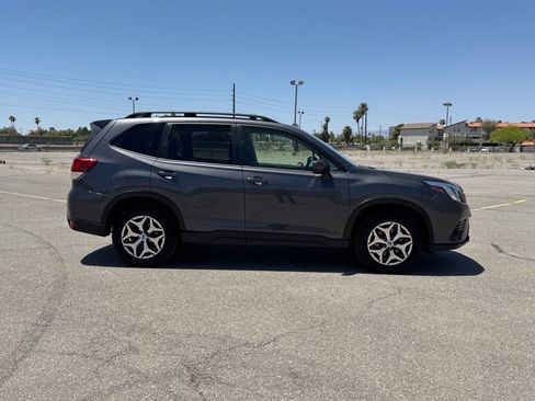 Used 2024 Subaru Forester Premium image 4