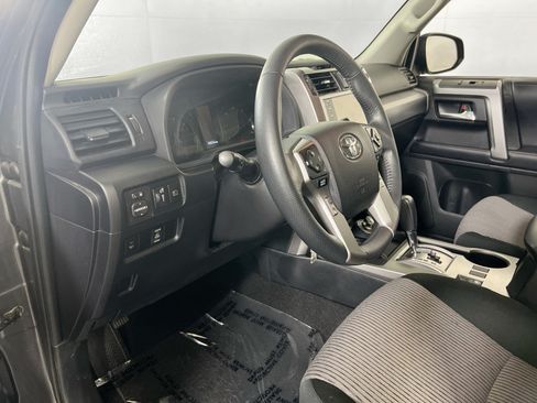 Used 2020 Toyota 4Runner SR5 AWD/4WD image 9