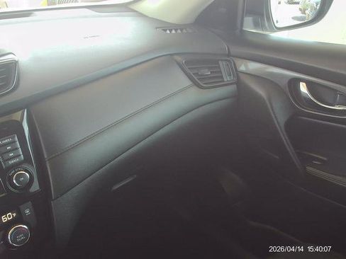 Used 2018 Nissan Rogue SV AWD/4WD image 11
