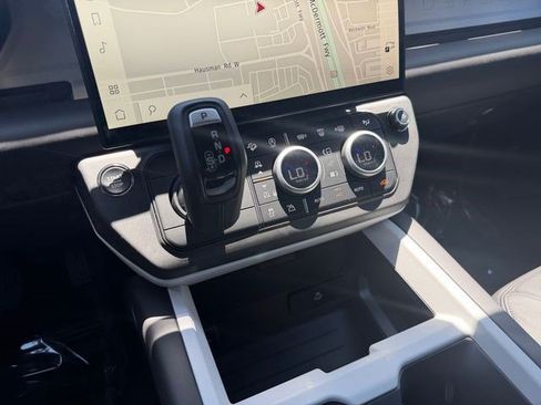 New 2026 Land Rover Defender 130 X-Dynamic SE AWD/4WD image 24