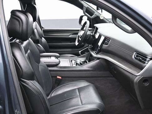 Used 2024 Jeep Wagoneer Series II w/ Flexible Seating Group image 35