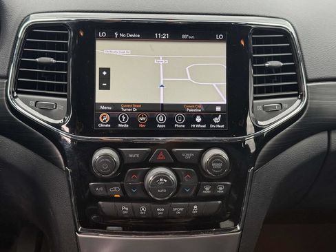 Used 2020 Jeep Grand Cherokee Altitude AWD/4WD image 21