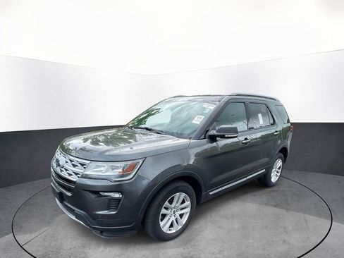 Used 2019 Ford Explorer XLT w/ Equipment Group 202A AWD/4WD image 3
