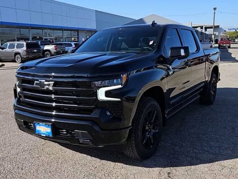 Used 2024 Chevrolet Silverado 1500 High Country w/ Midnight Edition AWD/4WD image 3